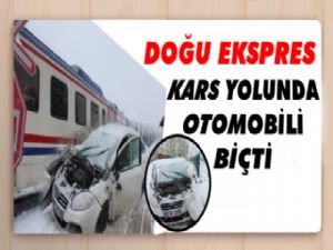 Kars'a Gelen Doğu Ekspres Treni Otomobili Biçti