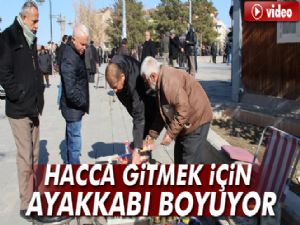 61 Yaşında Hacca gitmek için ayakkabı boyuyor