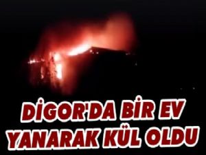 Digor'da Bir Ev Yanarak Kül Oldu