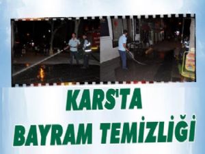 Kars'ta Cadde ve Kaldırımlar Yıkanıyor