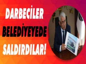 Kars'ta Darbeciler Belediyeye'de Saldırdı!