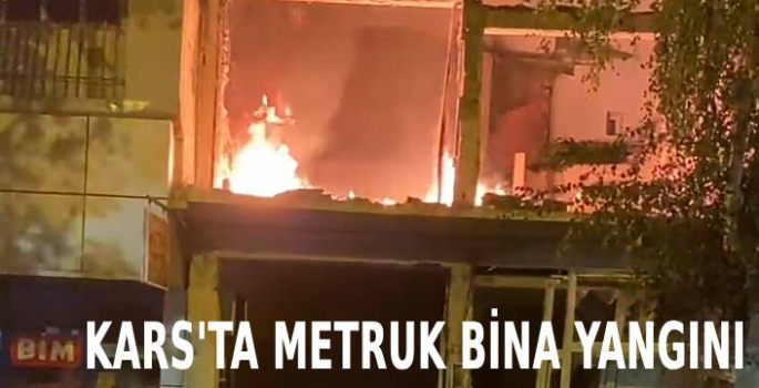 Kars'ta metruk bina yangını 