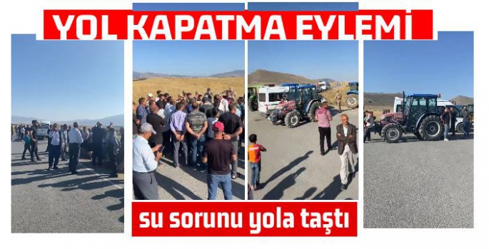 Köylüler Traktörlerle Yol Kapatarak Eylem Yaptı