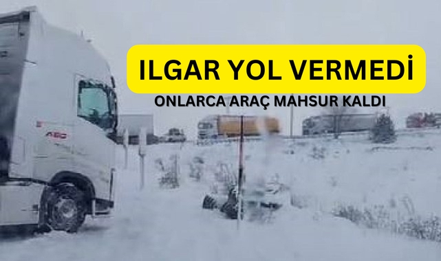 ONLARCA ARAÇ YOLDA KALDI TIRLAR KAZA YAPTI